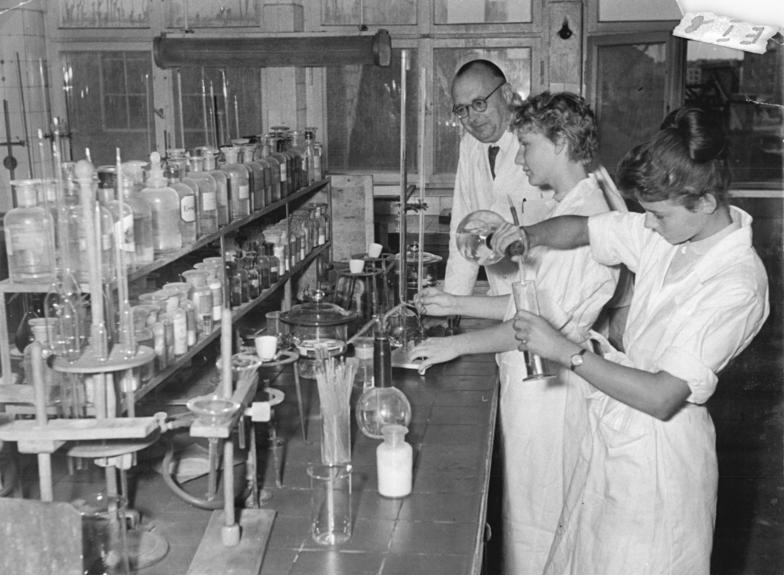 Polytechnischer Unterricht im VEB Kali-Chemie Berlin