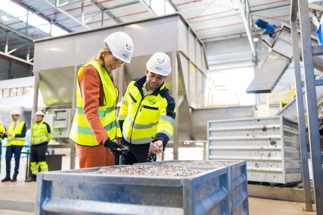 Máxima visits a waste processor! photo-of-maxima-visiting-a-waste-processor